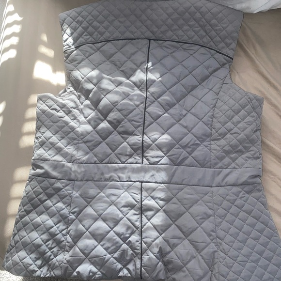 New York and company vest - Picture 2 of 3